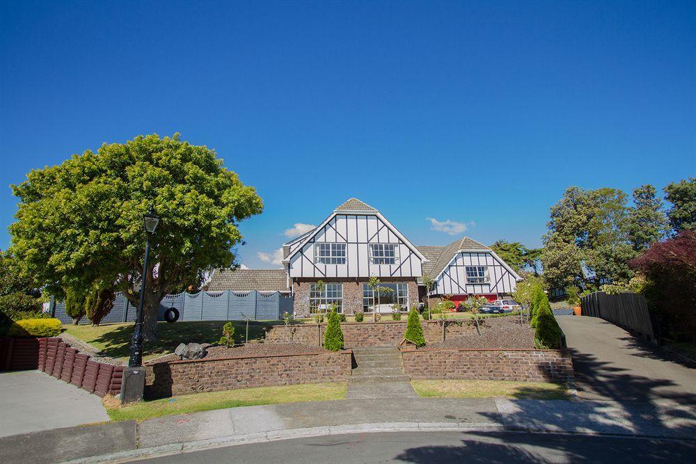 Tudor Manor Bed & Breakfast Paraparaumu Dış mekan fotoğraf