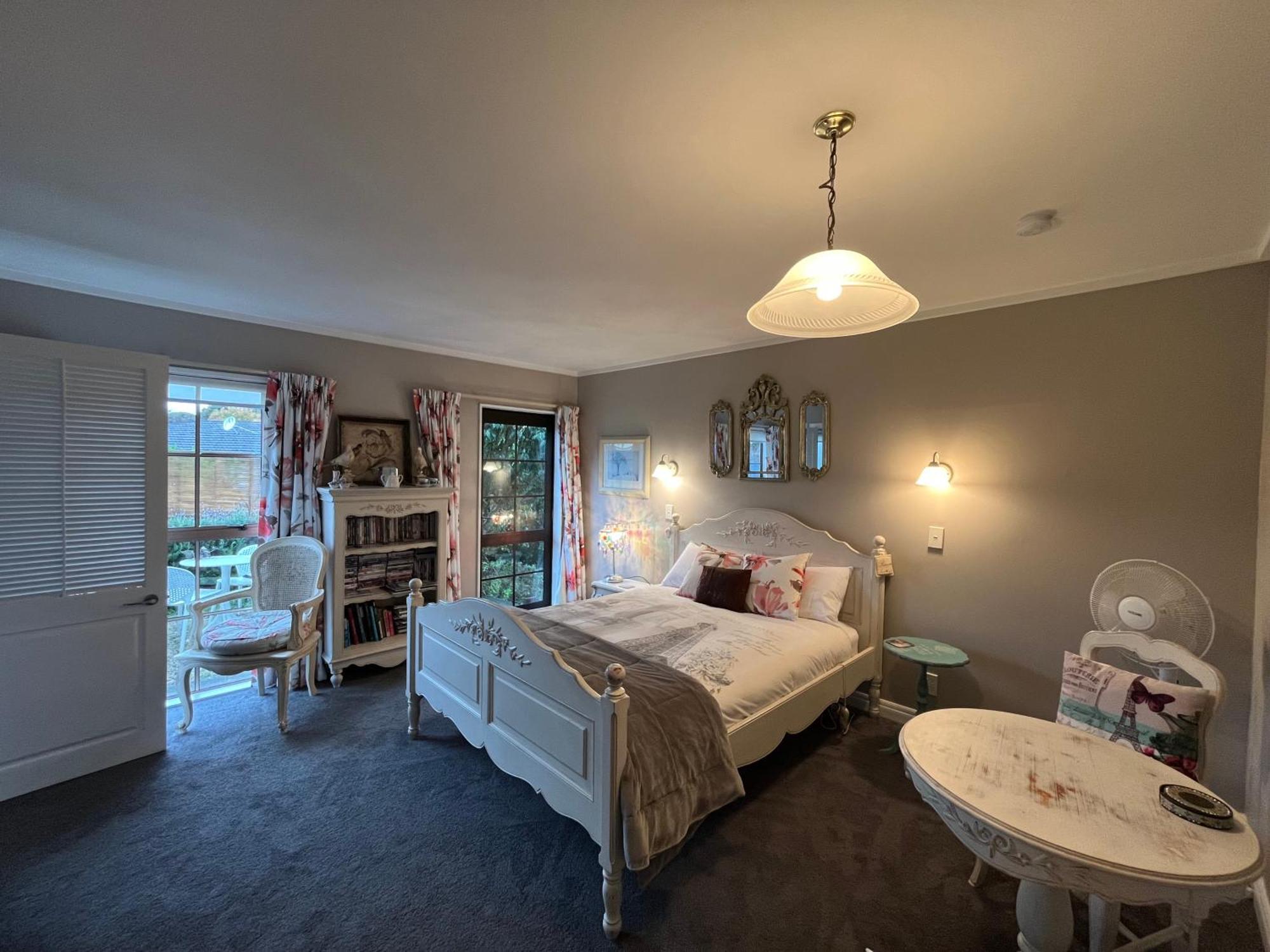 Tudor Manor Bed & Breakfast Paraparaumu Dış mekan fotoğraf