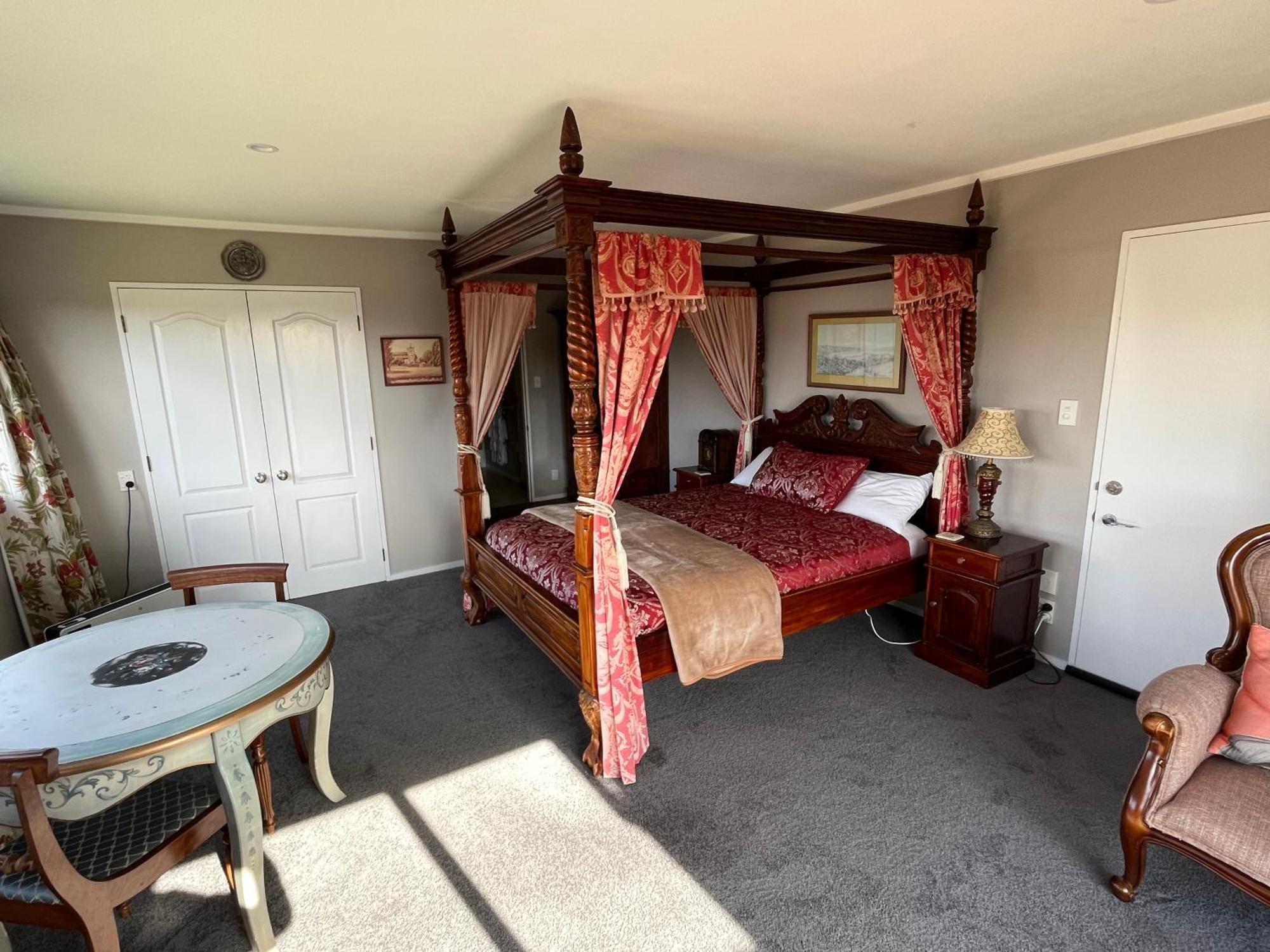 Tudor Manor Bed & Breakfast Paraparaumu Dış mekan fotoğraf
