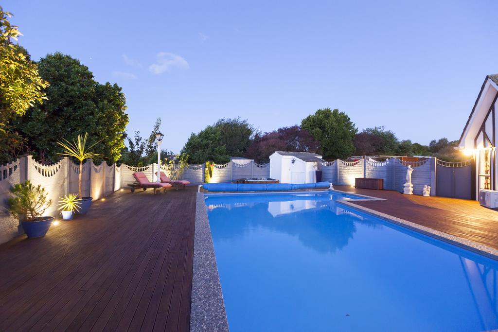 Tudor Manor Bed & Breakfast Paraparaumu Dış mekan fotoğraf