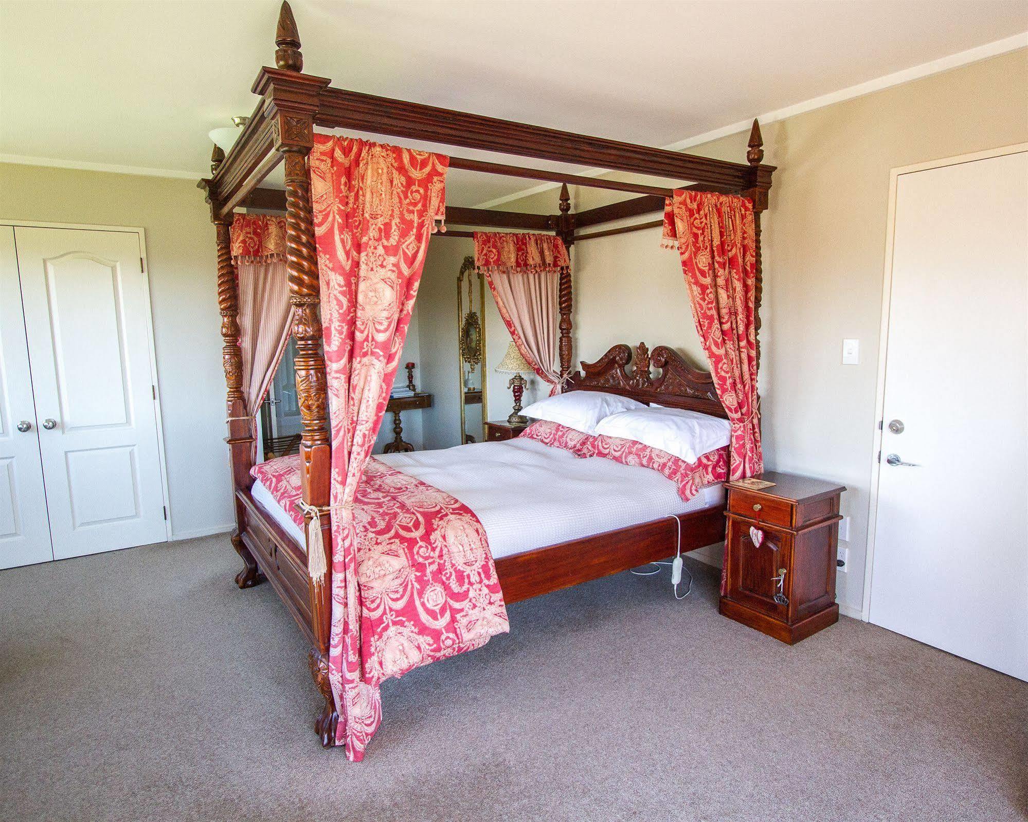 Tudor Manor Bed & Breakfast Bed & Breakfast Paraparaumu Dış mekan fotoğraf